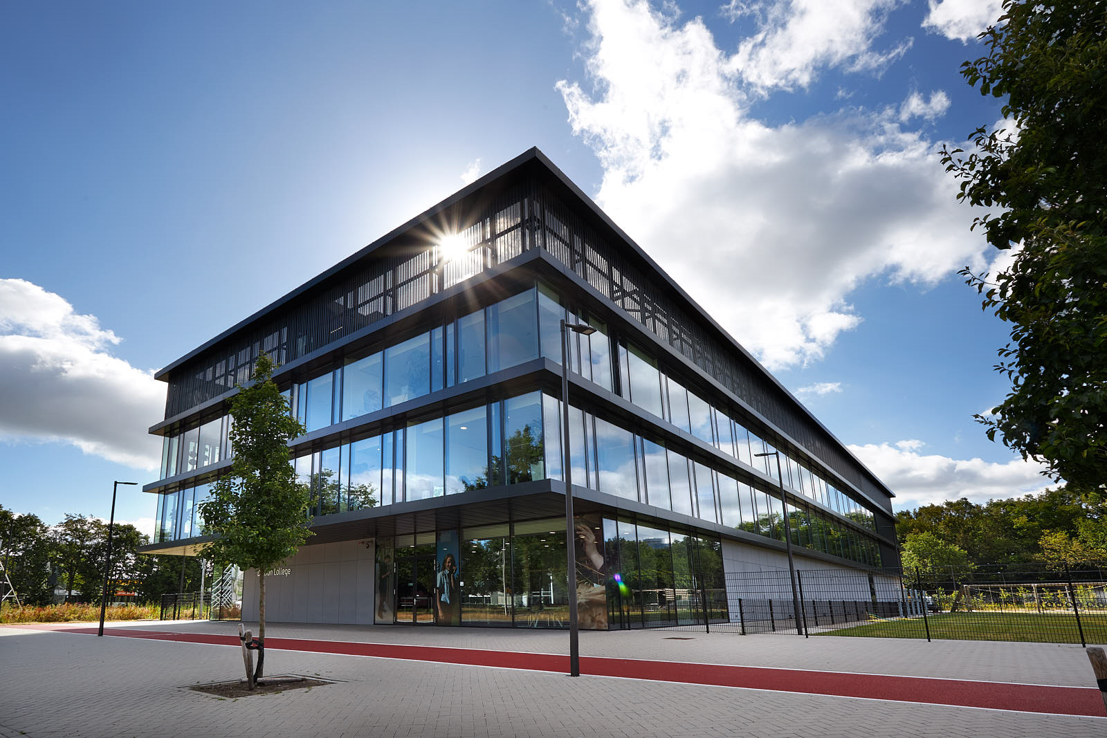 OVER HET DELTION COLLEGE visual data 8